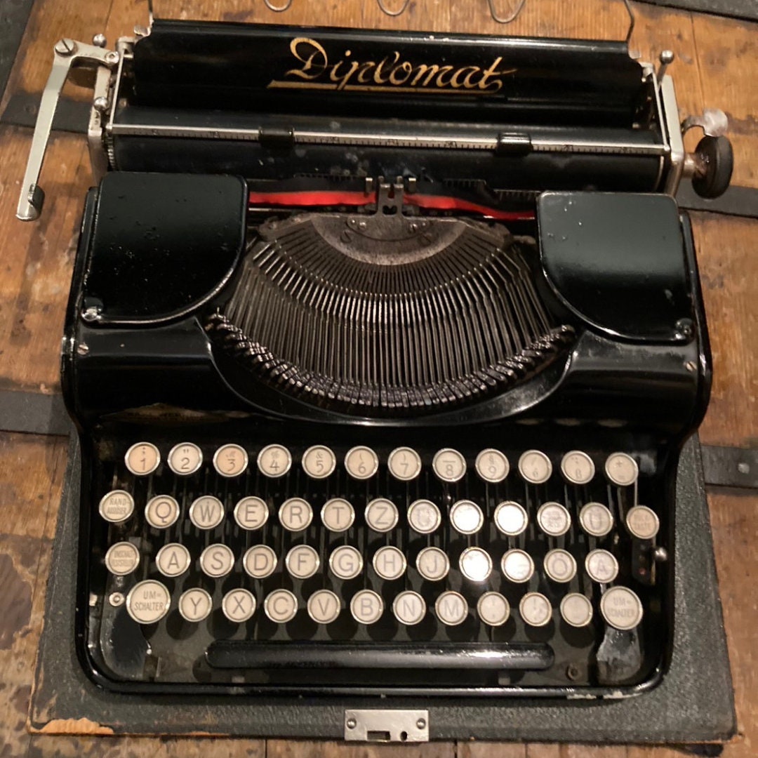 Antique Diplomat 4” Portable Typewriter