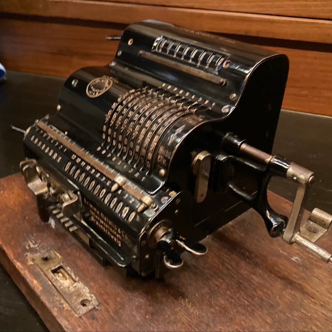 A 1920'S GERMAN Brunsviga System Trinks CALCULATING MACHINE.