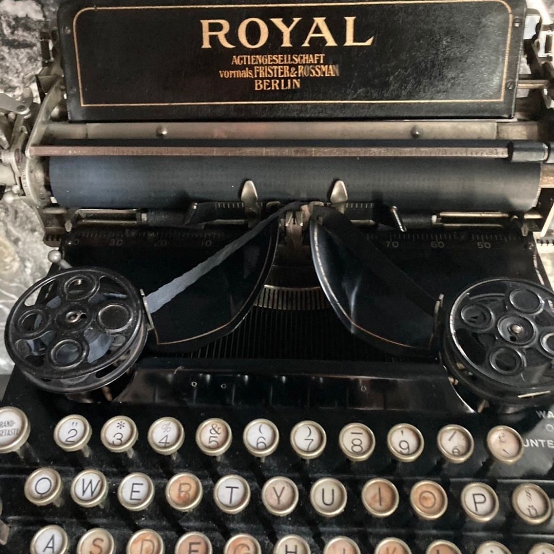 Antique Rare Item Royal No.5 Portable Typewriter