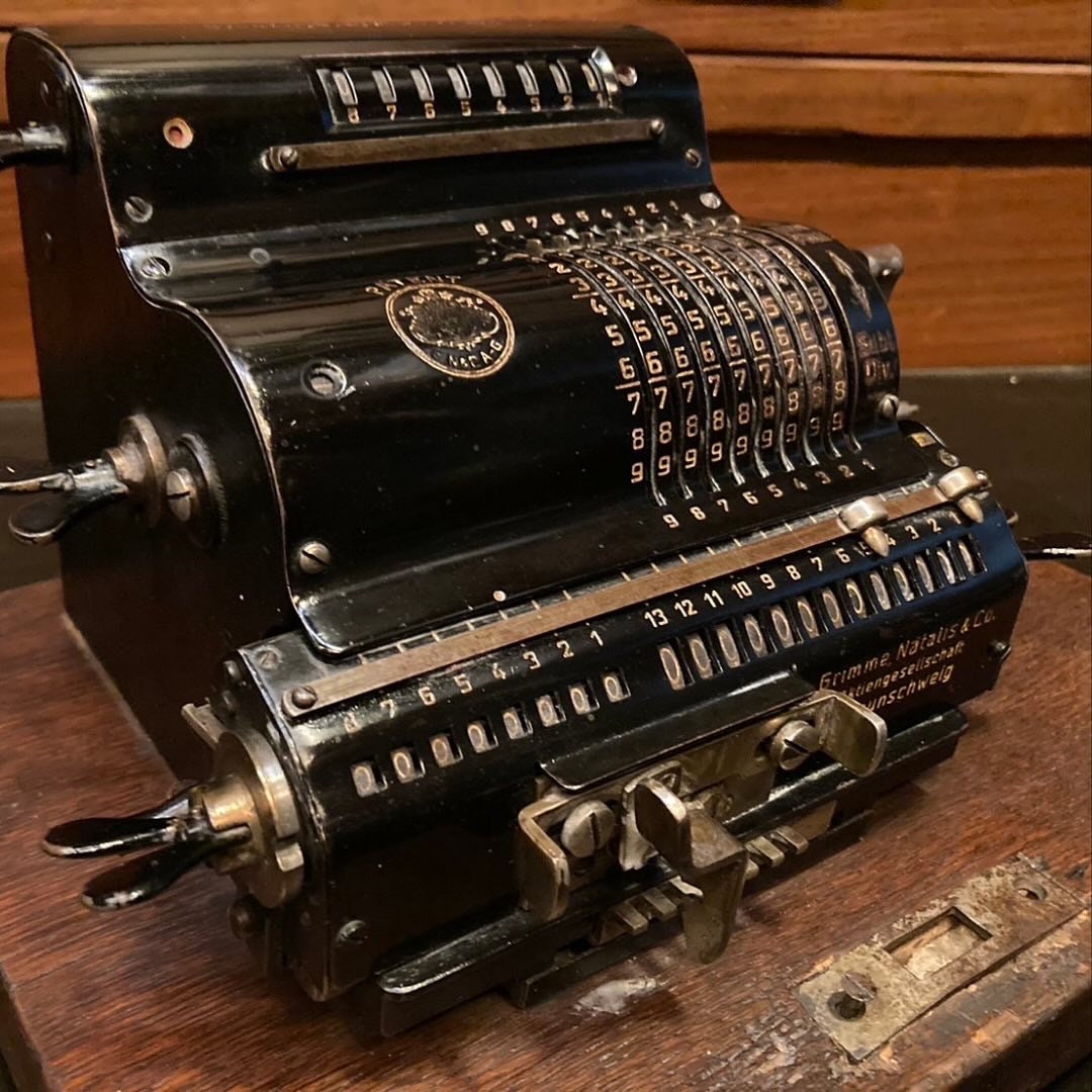 A 1920'S GERMAN Brunsviga System Trinks CALCULATING MACHINE.