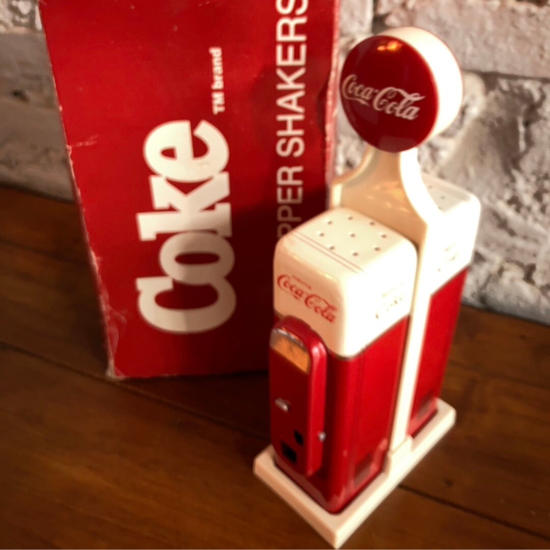 1993 Coca-Cola Salt & Pepper Set Shakers in Gas Pump Holder Diner Collection.